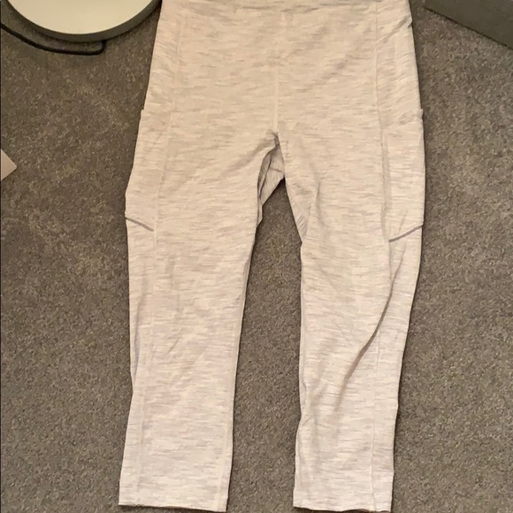 Lululemon Pace Rival crops space gray